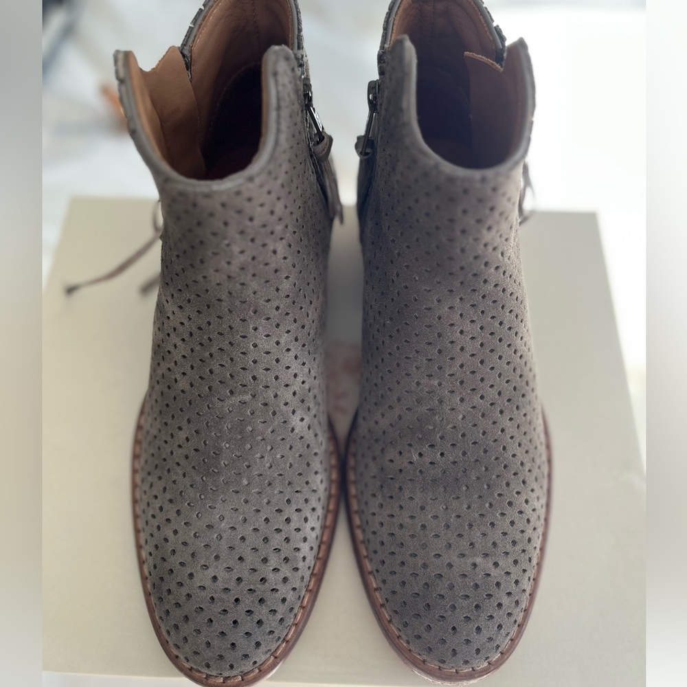 Sundance Natural Elements Boots, size 38, color Elephant, Leather - Picture 11 of 13